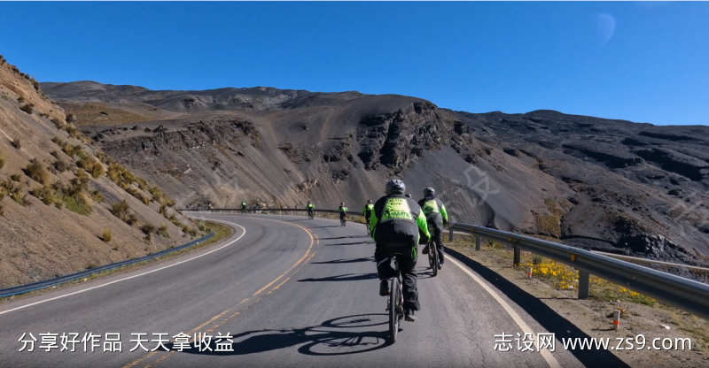 蜿蜒道路上的山地自行车探险