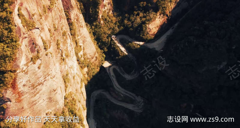 鸟瞰图蜿蜒的山路