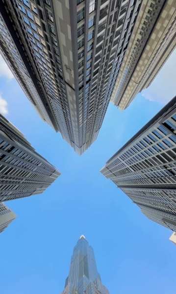 仰视西贡市中心的地标81号大楼_视频素材下载_MP4格式_2160X3840像素-地标,西贡,仰视-作品编号:2025031909072724-志设-zs9.com