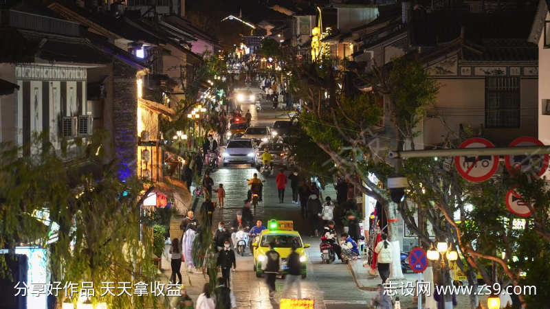 云南大理古城夜景青石板路交通车流人流