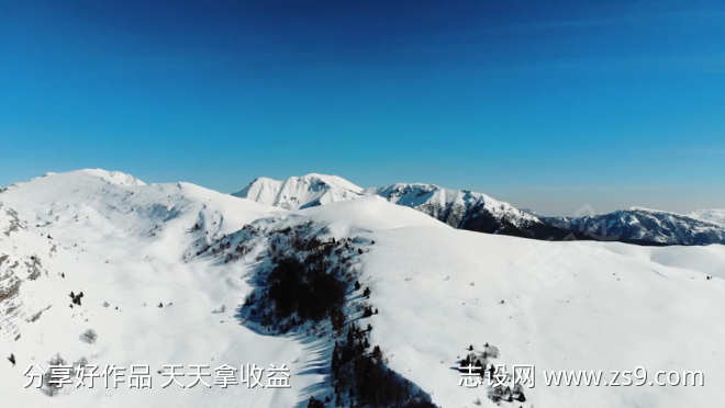 雪山上航拍视频素材