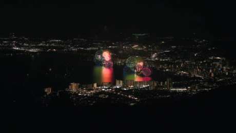 城市夜晚的烟花_视频素材下载_MP4格式_1920X1080像素-烟花,夜晚,城市-作品编号:2025041710065976-志设-zs9.com