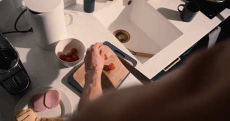 制作西式早餐的精美画面_视频素材下载_MP4格式_4096X2160像素-西式,早饭,早餐-作品编号:2025042611018674-志·设·网