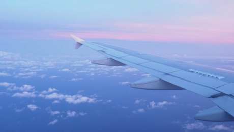 机翼拍摄天空_视频素材下载_MP4格式_1920X1080像素-飞机,机翼,通用-作品编号:2025061410426118-志设-zs9.com