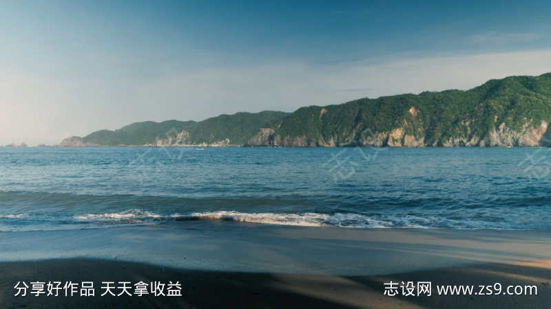 海滩海水海浪拍打海岸