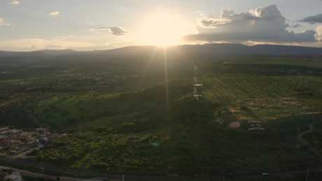 航拍山地电塔_视频素材下载_MP4格式_3840X2160像素-电塔,通用,旅游出行-作品编号:2025061510084215-志ʹ֣֤֚֫֗ׄ设ˇ网