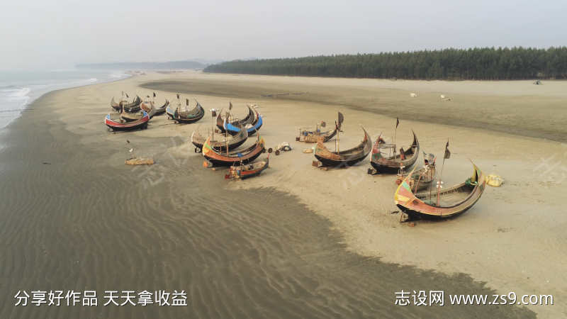 海岸上很多废弃船只