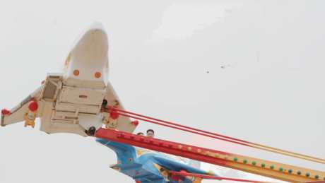 游乐场飞机转动_视频素材下载_MP4格式_3840X2160像素-旅游出行,儿童卡通,人物生活-作品编号:2025101513417675-志͵设`网