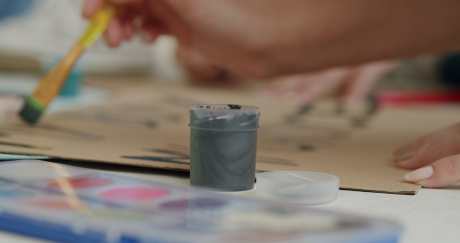 特写颜料背景画画_视频素材下载_MP4格式_4096X2160像素-艺术,作画,特写-作品编号:2025102009052527-志ʹ֣֤֚֫֗ׄ设’网